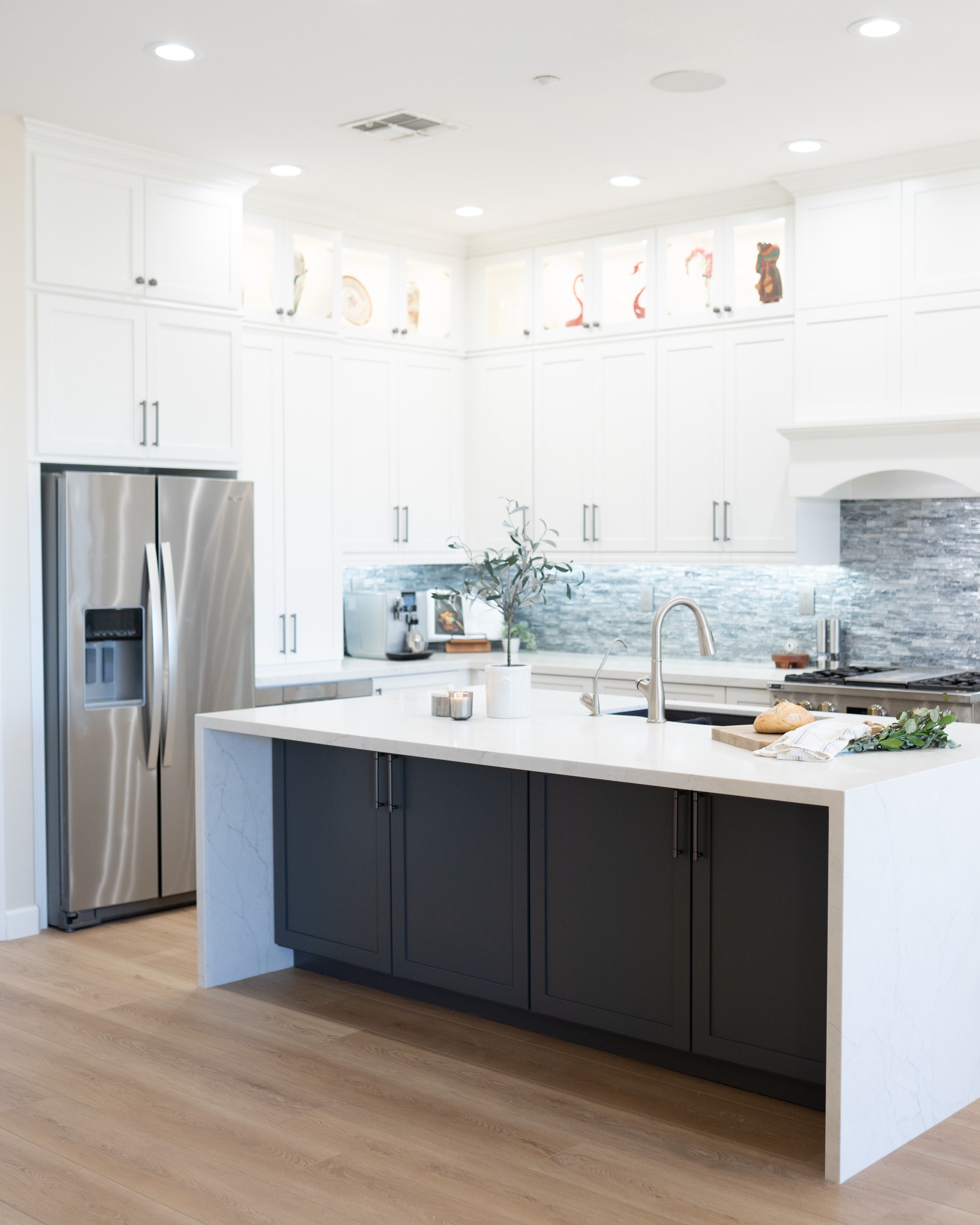 Kitchen with Island thumbnail 20