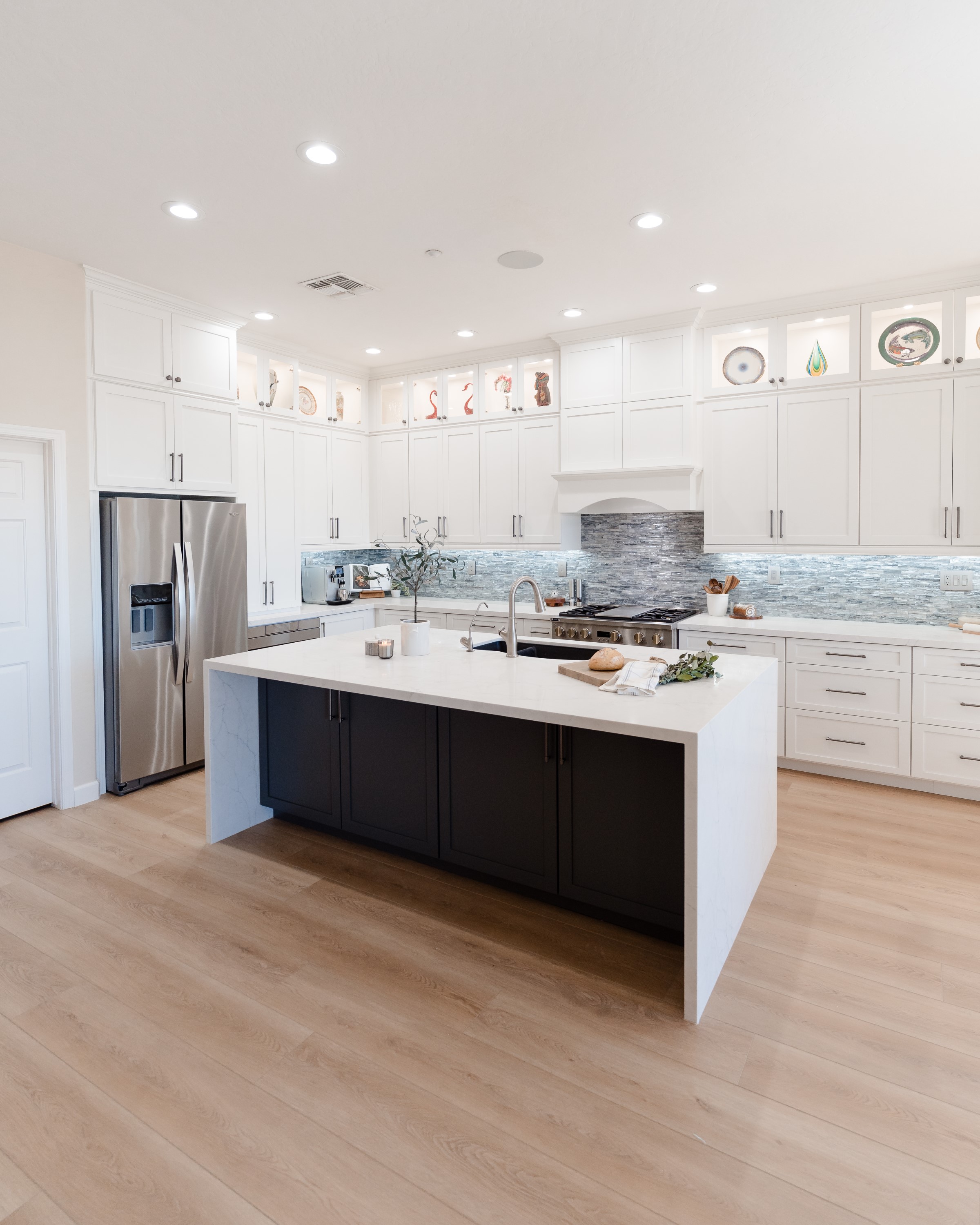 Kitchen with Island thumbnail 21