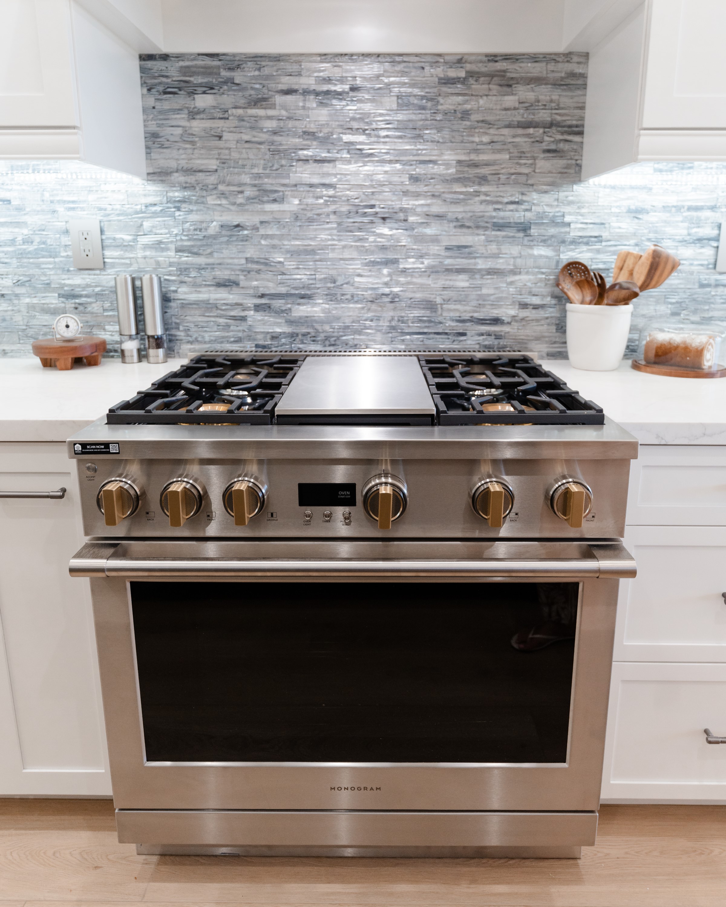 Kitchen with Island thumbnail 29