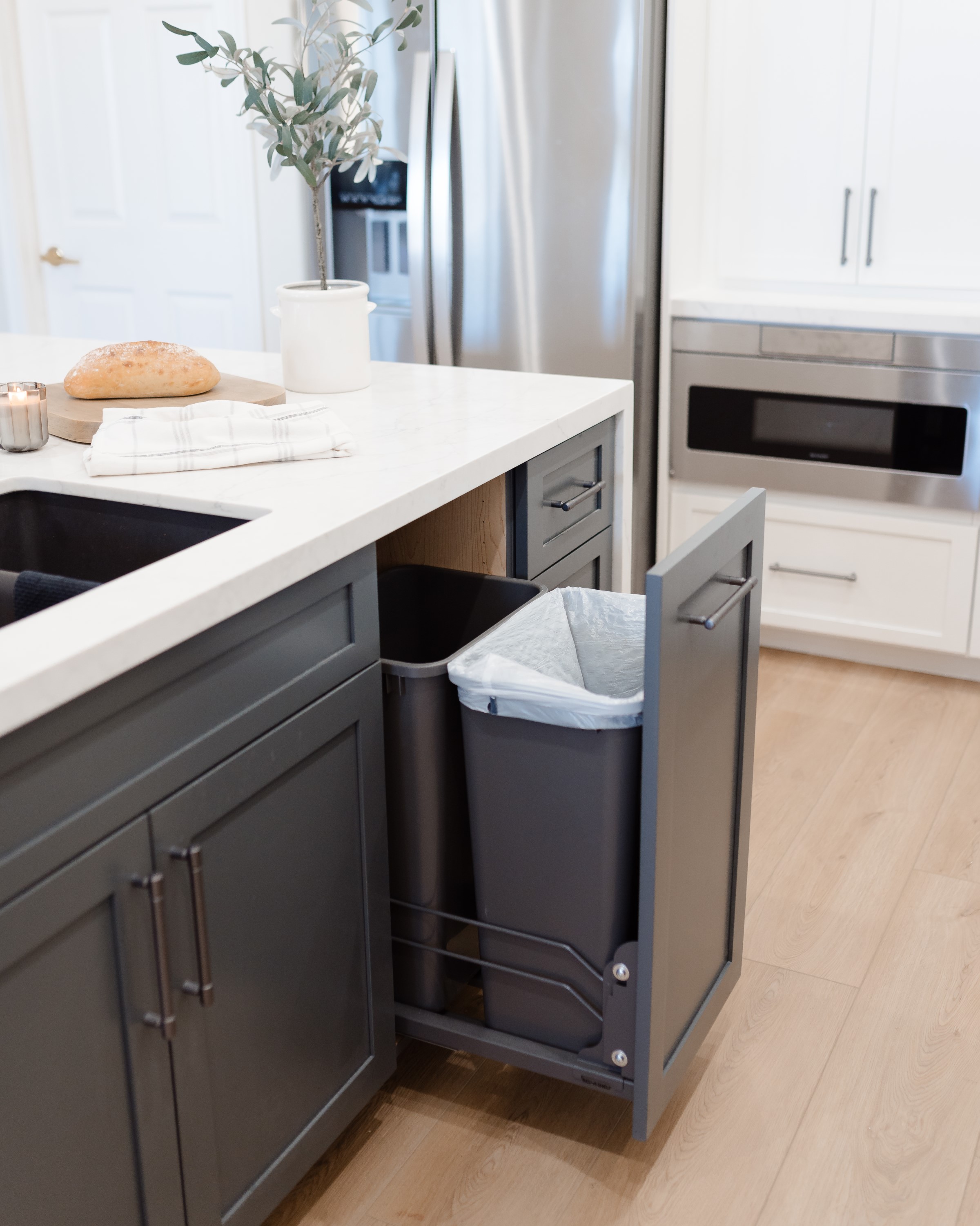 Kitchen with Island thumbnail 35