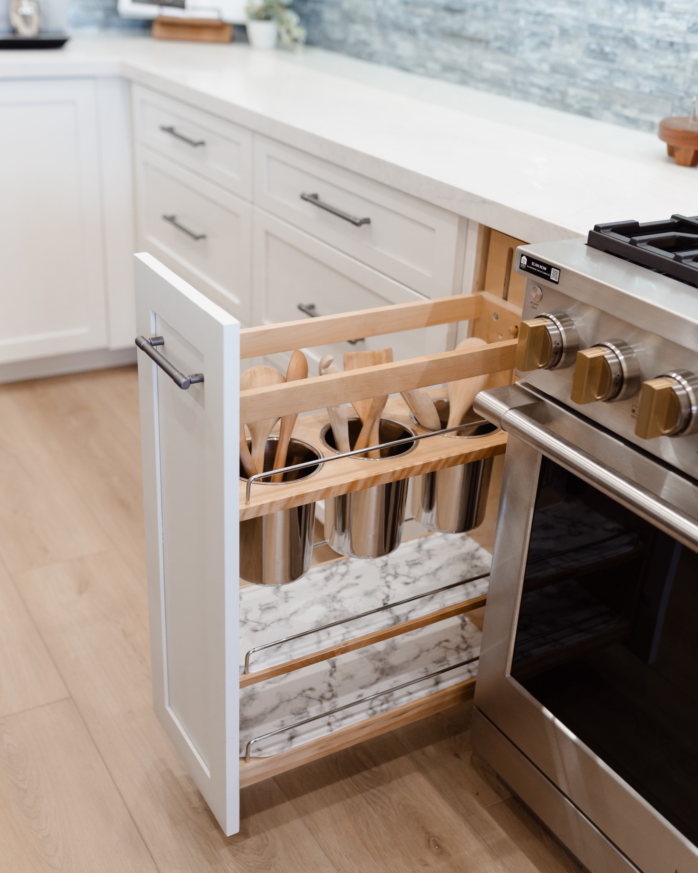 Kitchen with Island thumbnail 36