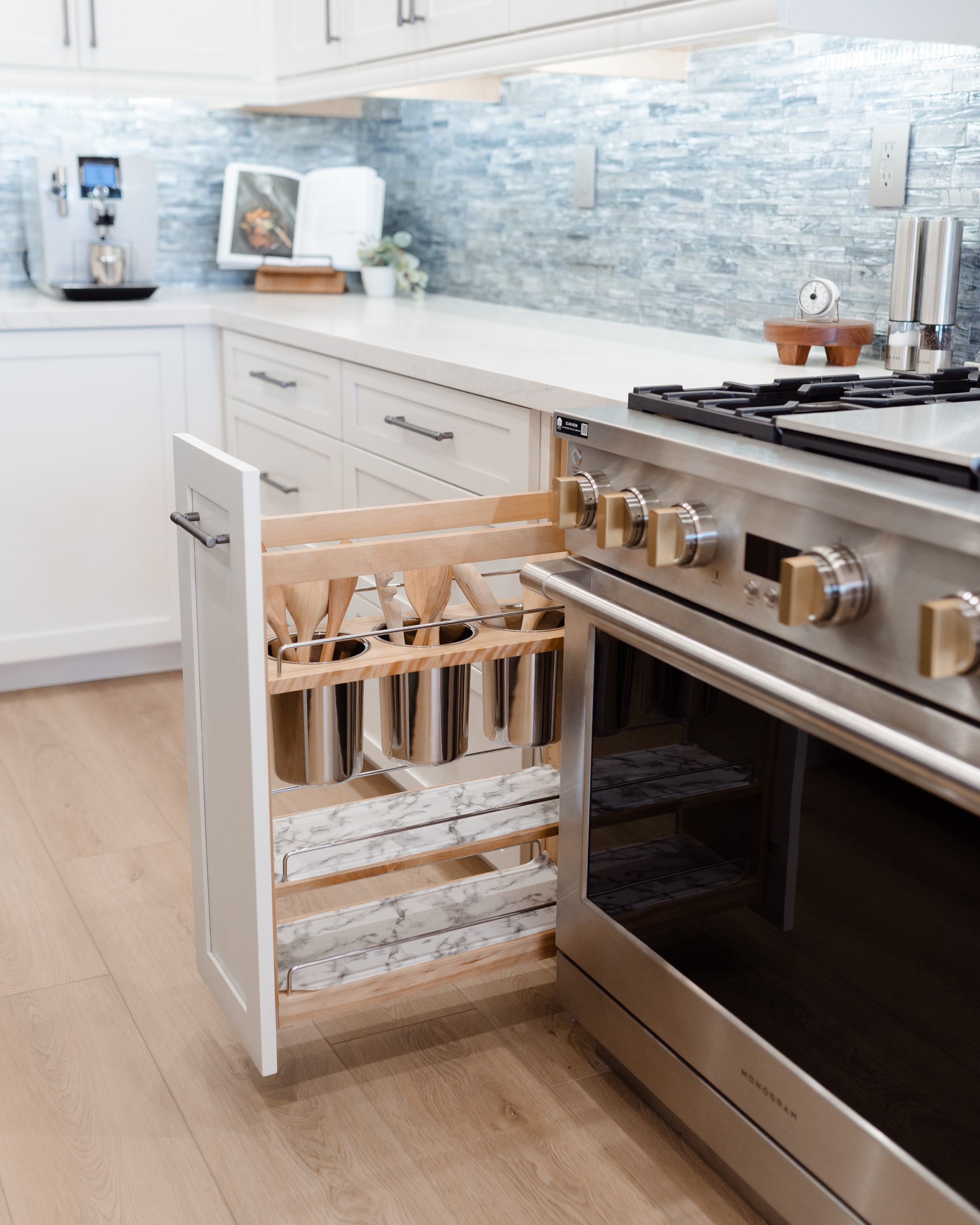 Kitchen with Island thumbnail 37
