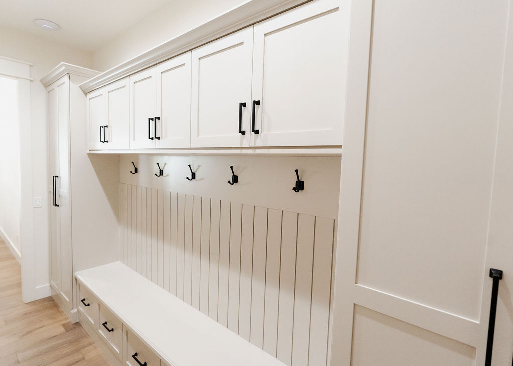 White Mudroom Storage thumbnail 4