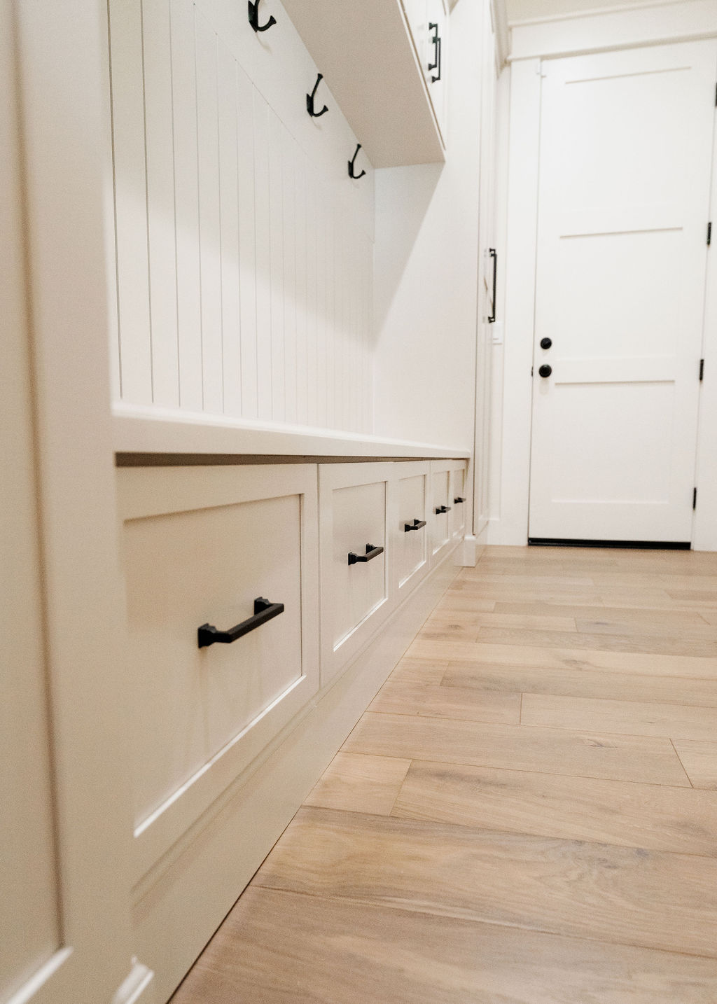 White Mudroom Storage thumbnail 5