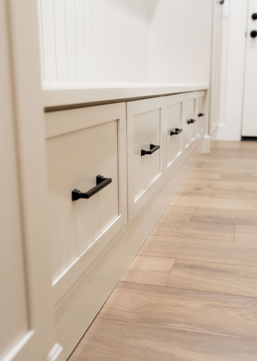 White Mudroom Storage thumbnail 6
