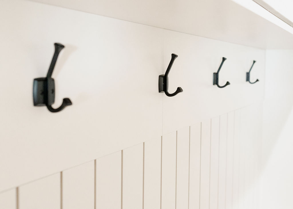 White Mudroom Storage thumbnail 7