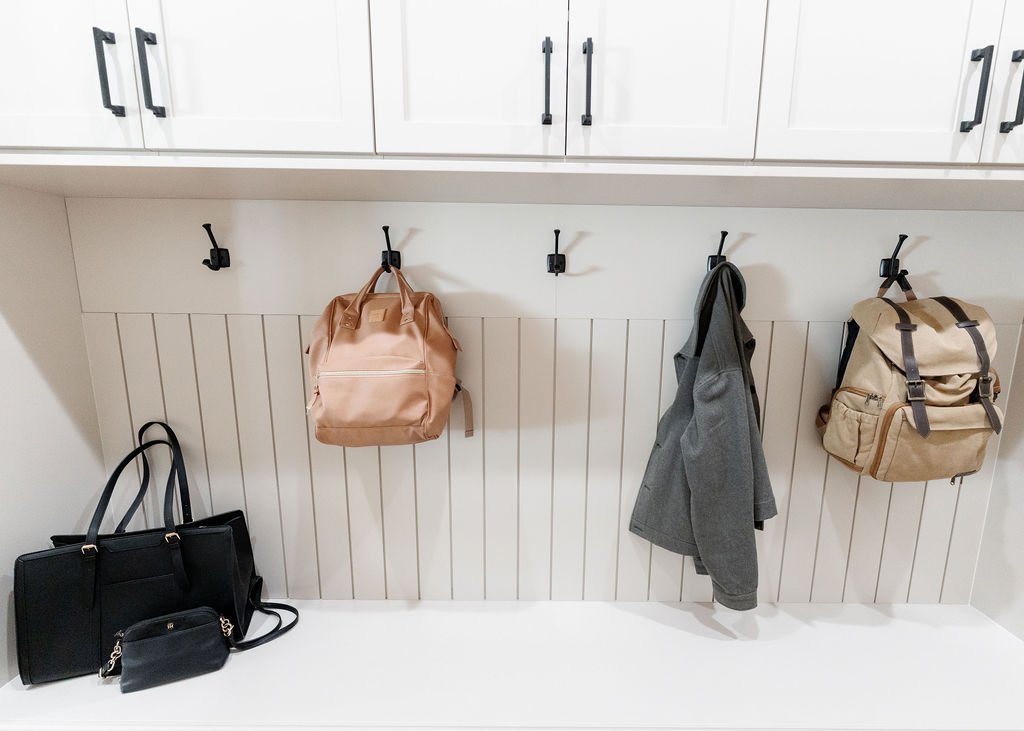 White Mudroom Storage thumbnail 8