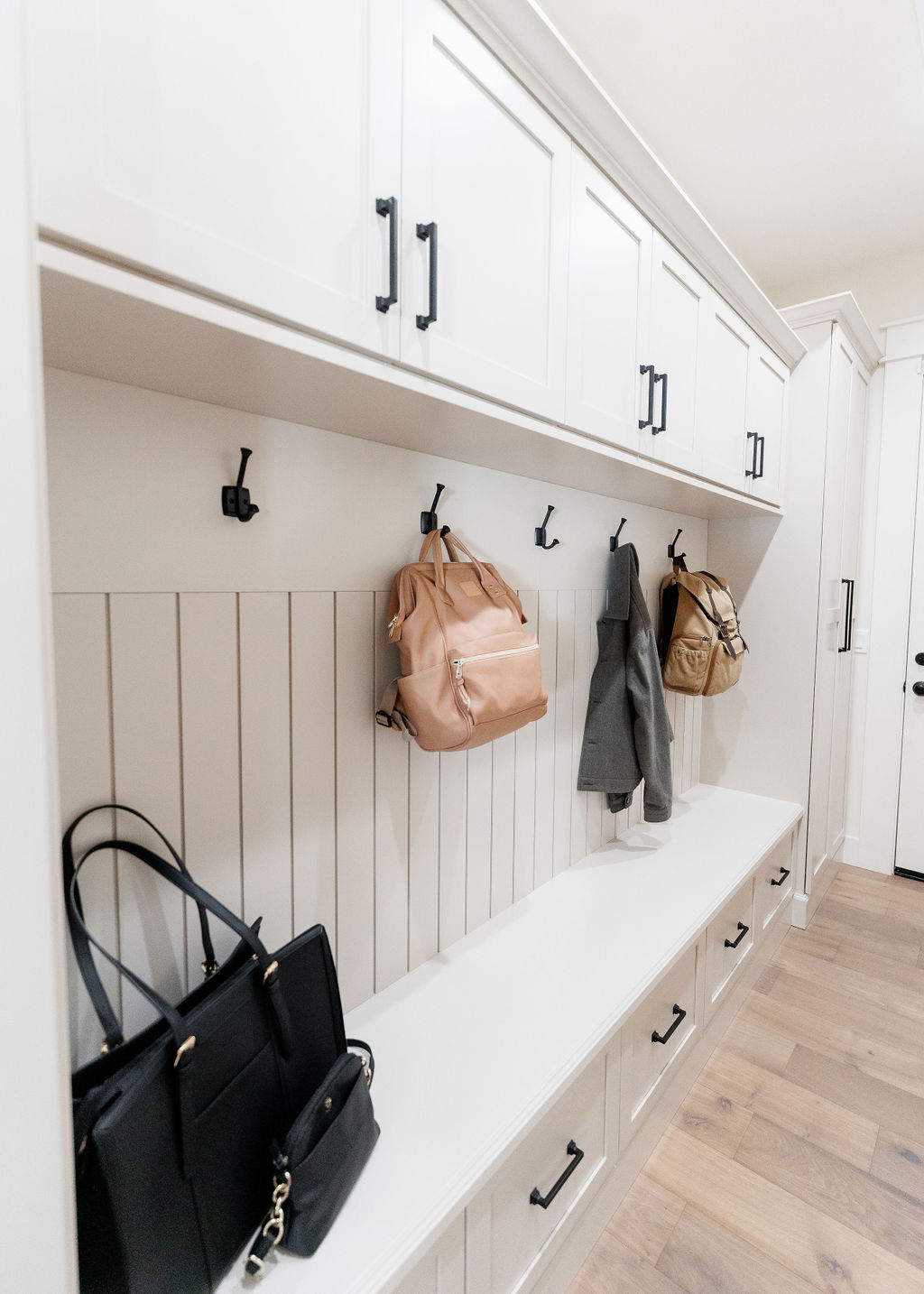 White Mudroom Storage thumbnail 9