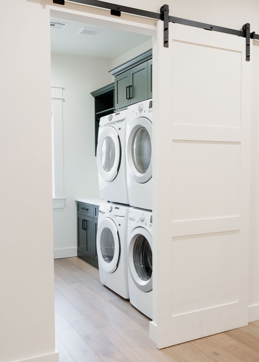 Forest Laundry Room thumbnail 2