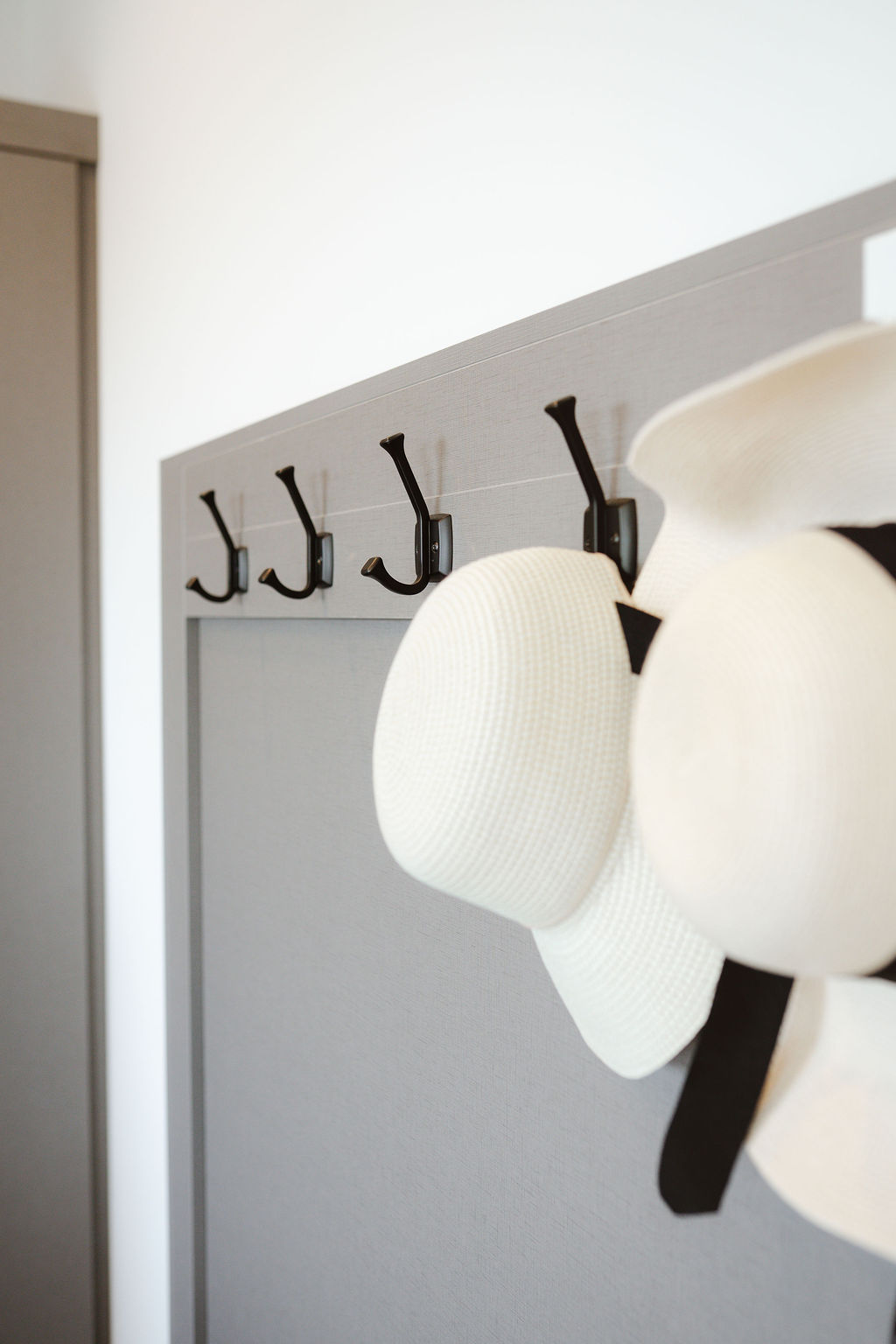 Luxe Gray Shoreline Laundry Room thumbnail 6