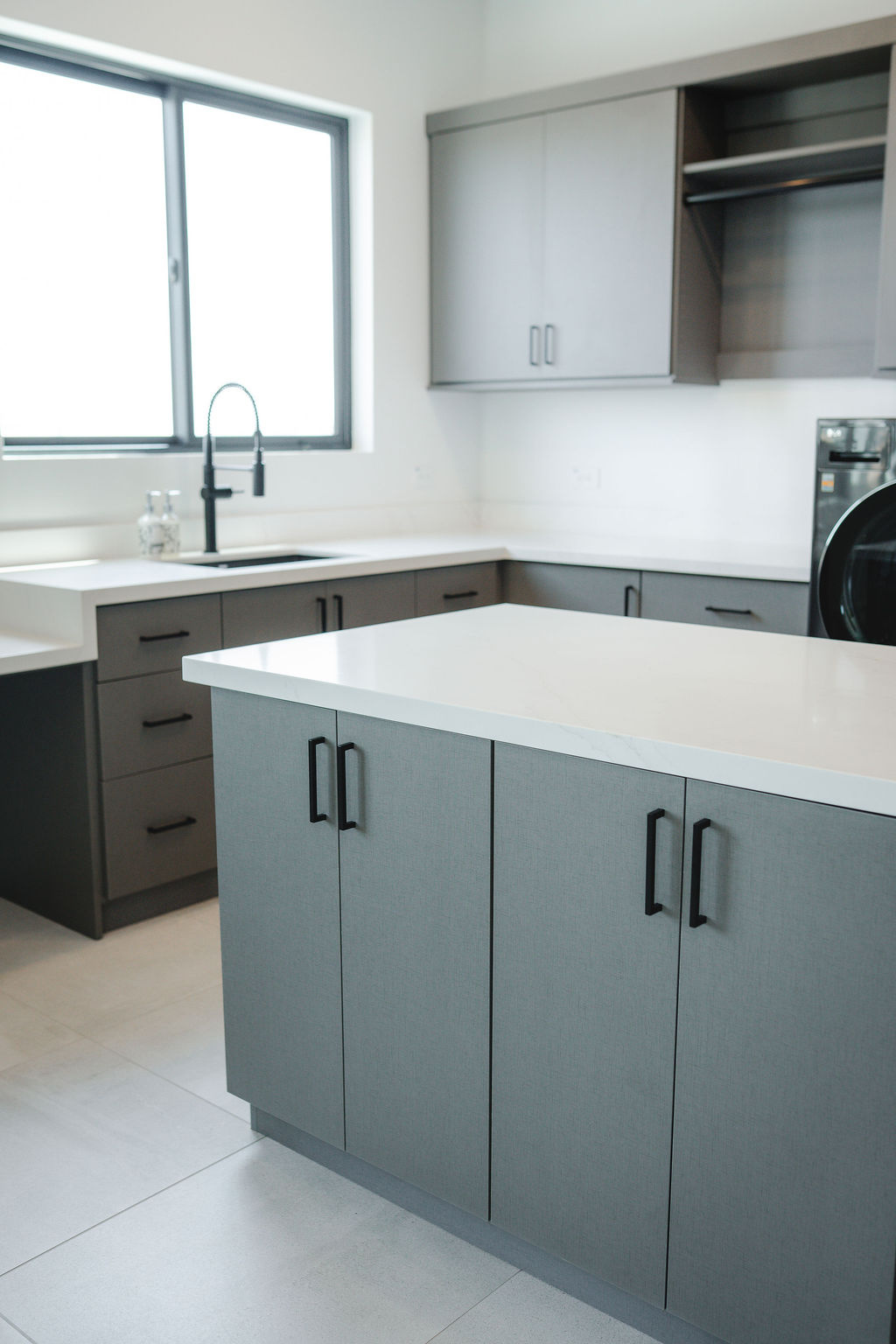 Luxe Gray Shoreline Laundry Room thumbnail 10
