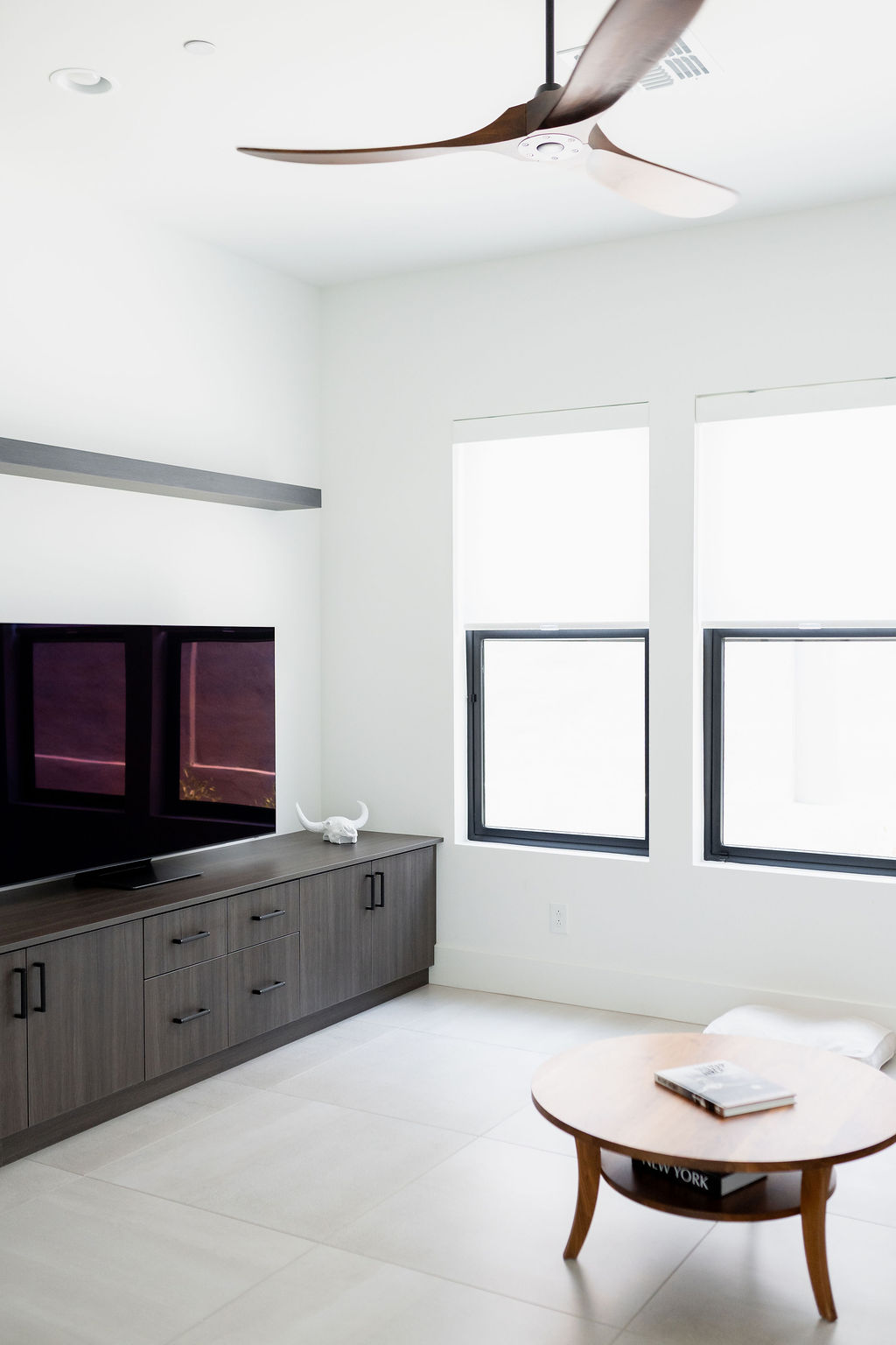 Minimal Modern Home Office thumbnail 2