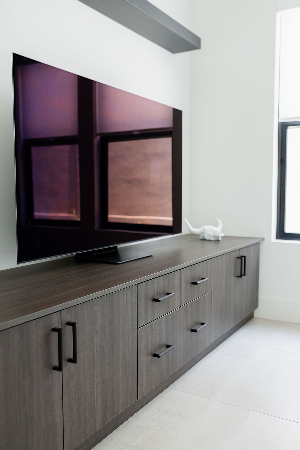 Minimal Modern Home Office thumbnail 3