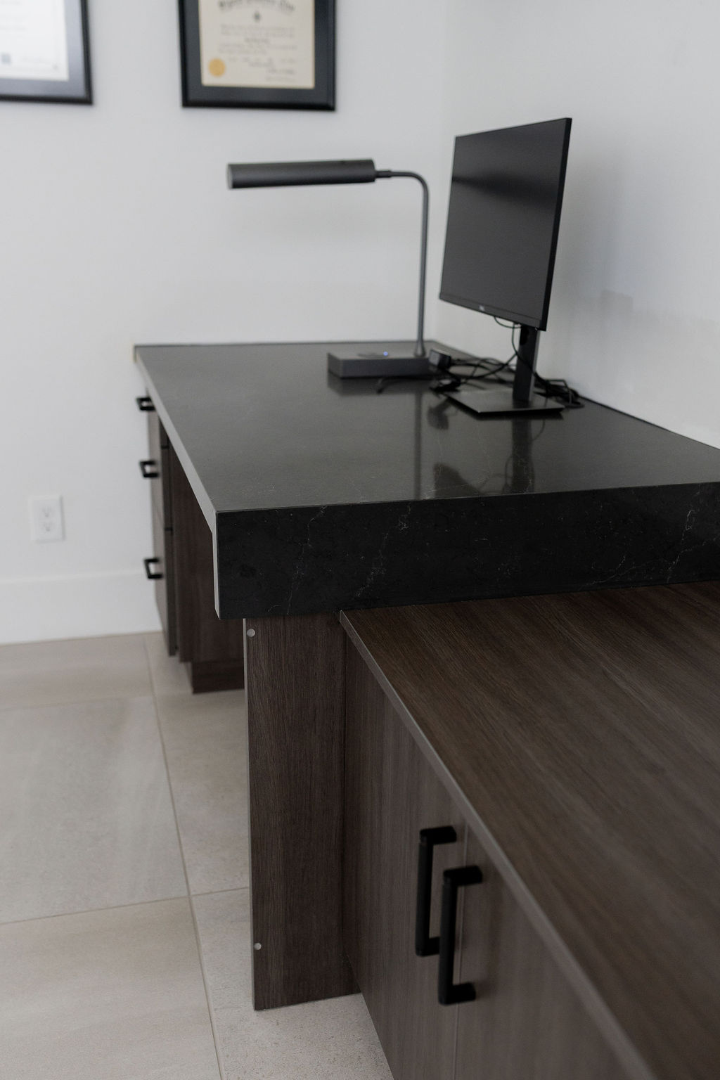 Minimal Modern Home Office thumbnail 9