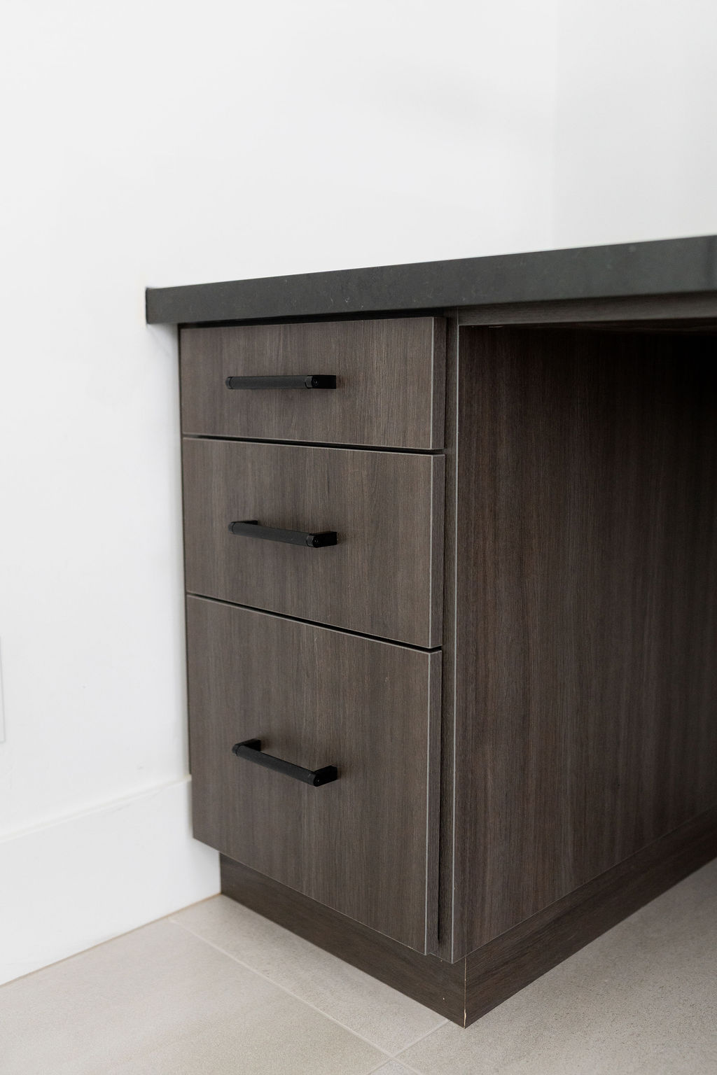 Minimal Modern Home Office thumbnail 10