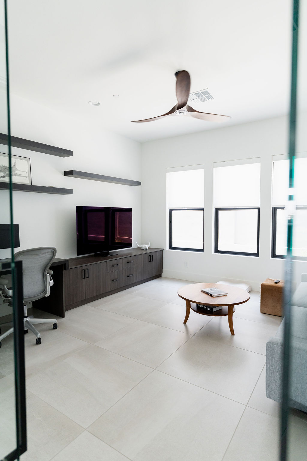 Minimal Modern Home Office thumbnail 11