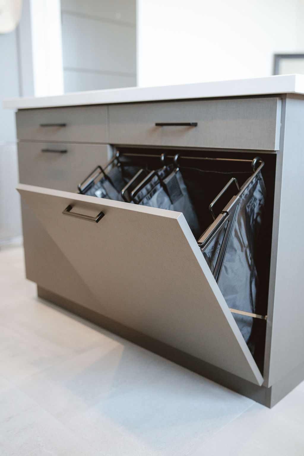 Luxe Gray Shoreline Laundry Room thumbnail 14