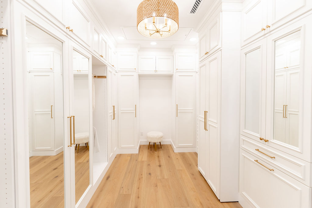 Mirrored Door Walk In Closet - image 1