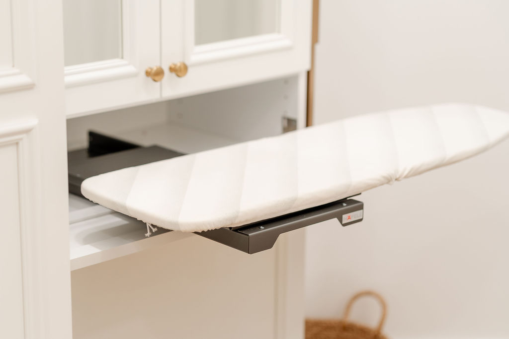 Mirrored Door Walk In Closet thumbnail 4