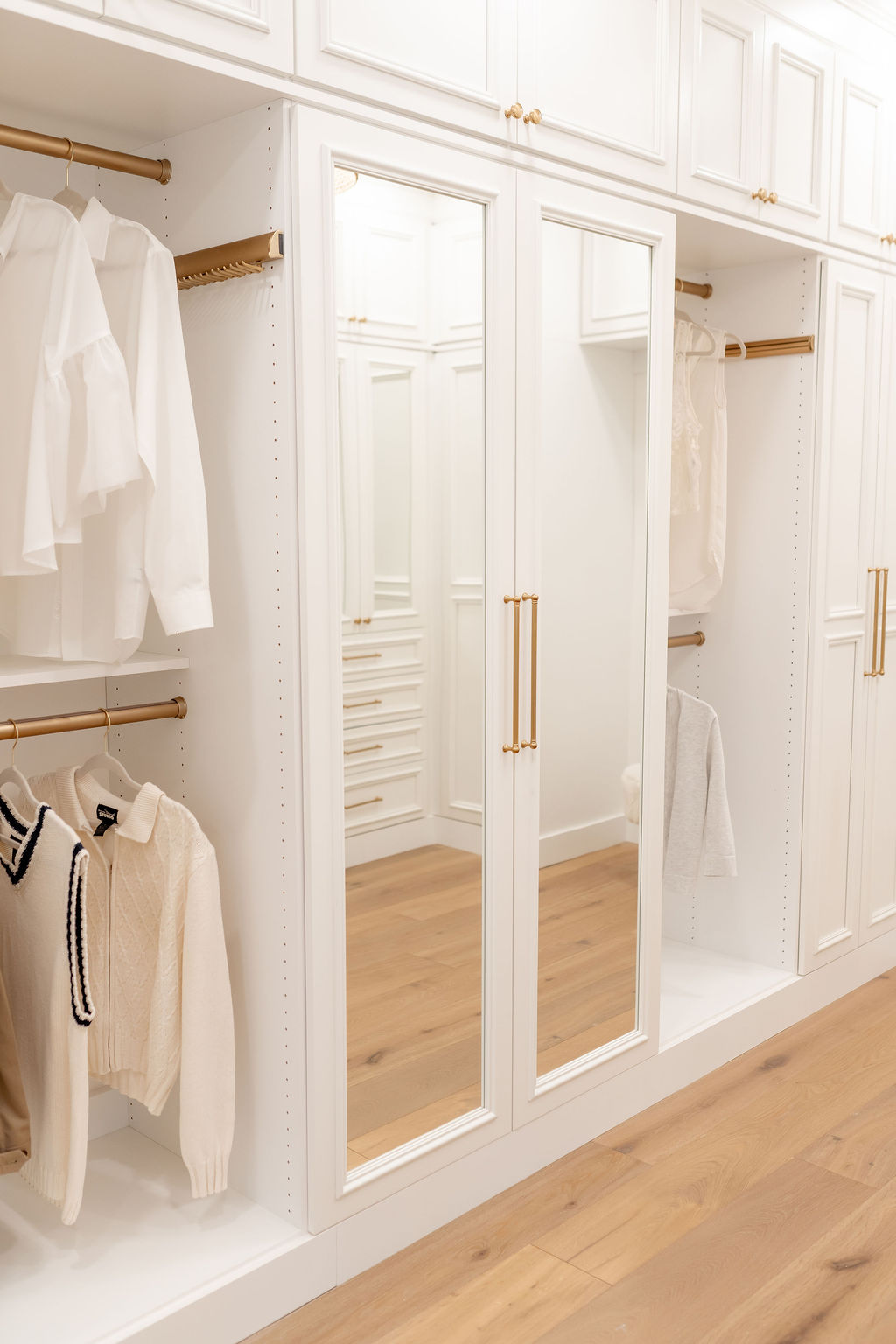 Mirrored Door Walk In Closet thumbnail 7