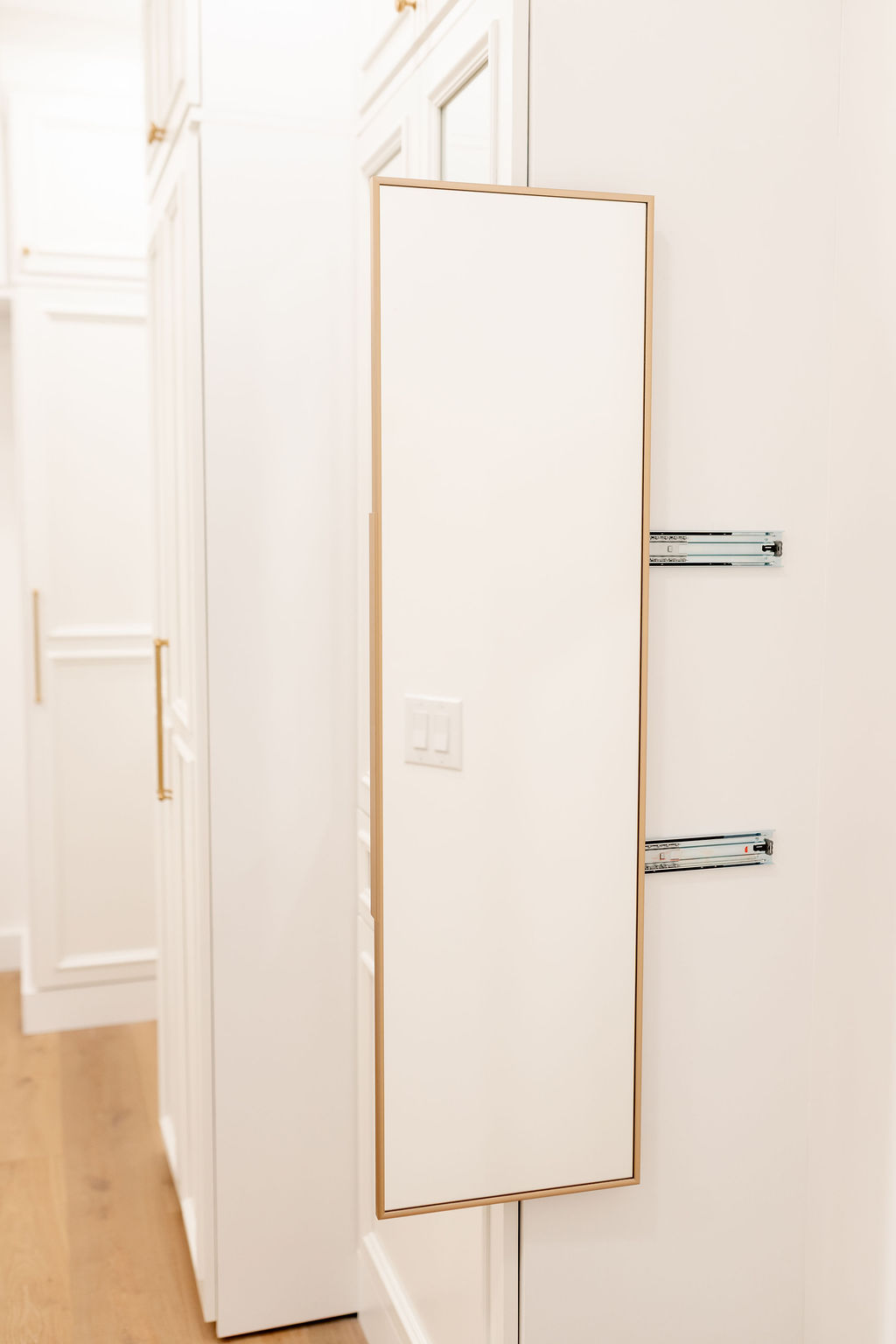 Mirrored Door Walk In Closet thumbnail 11