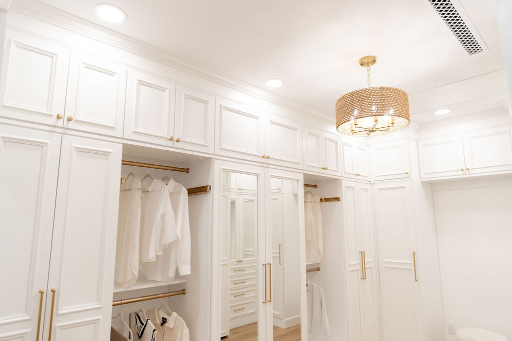 Mirrored Door Walk In Closet thumbnail 14