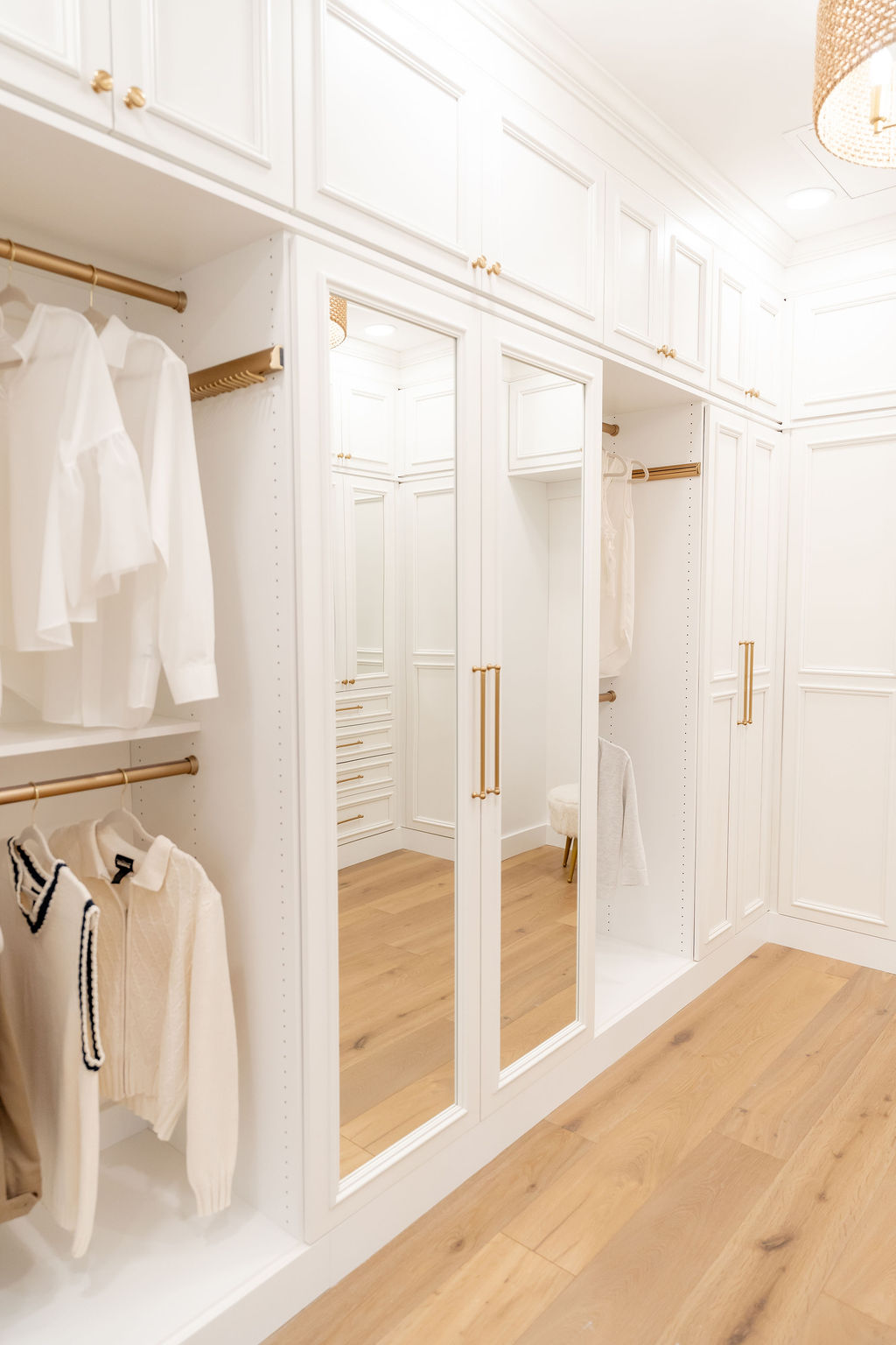 Mirrored Door Walk In Closet thumbnail 16