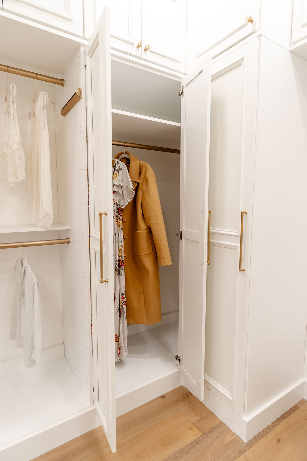 Mirrored Door Walk In Closet thumbnail 18