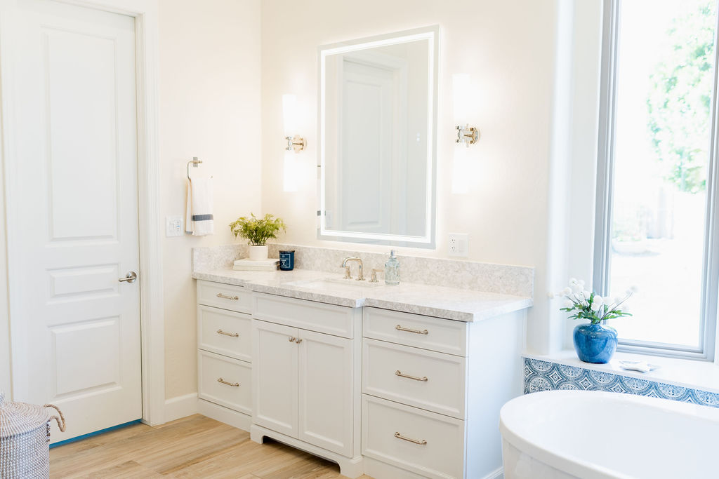 Ocean-Inspired Luxury Bathroom thumbnail 6