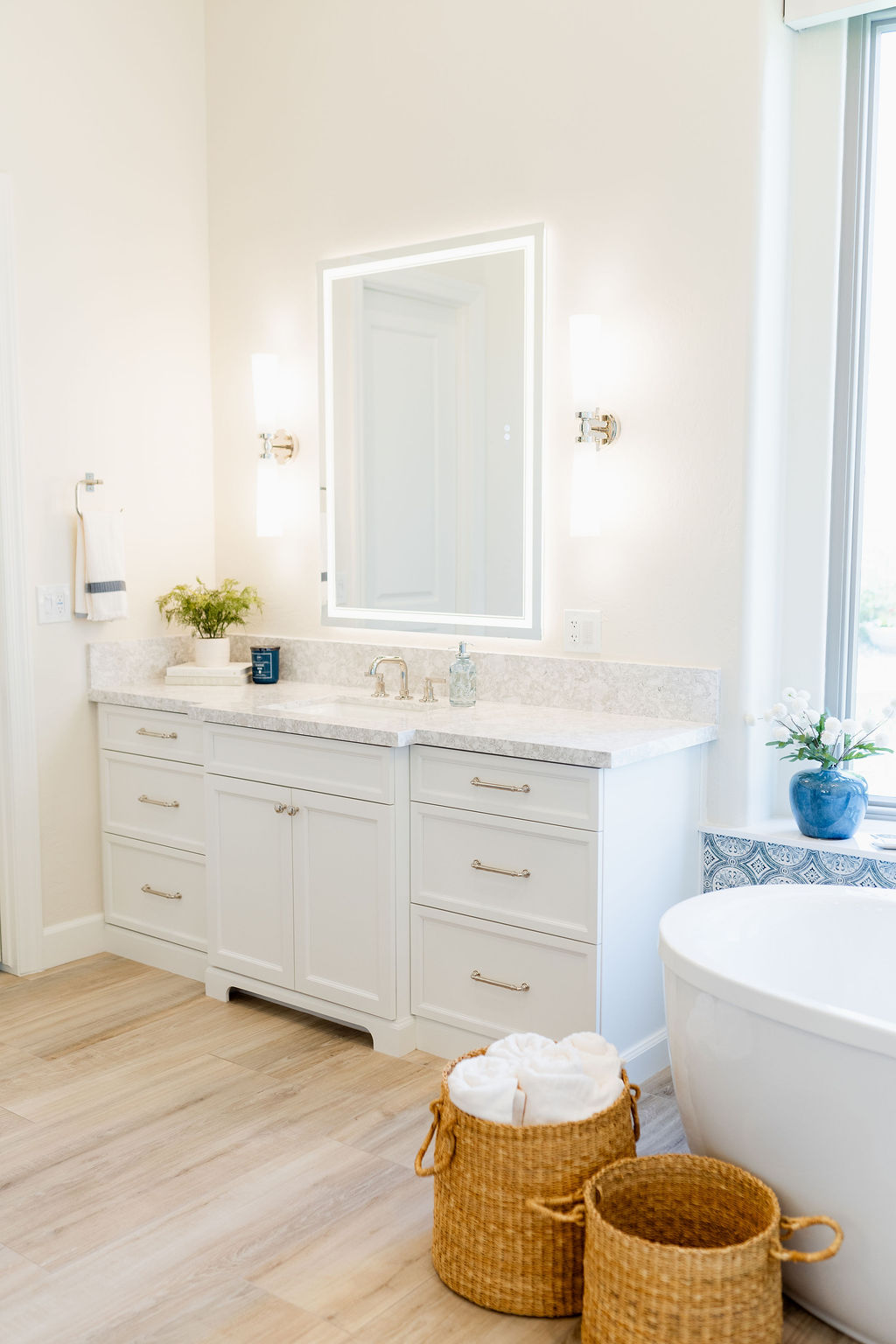 Ocean-Inspired Luxury Bathroom thumbnail 7