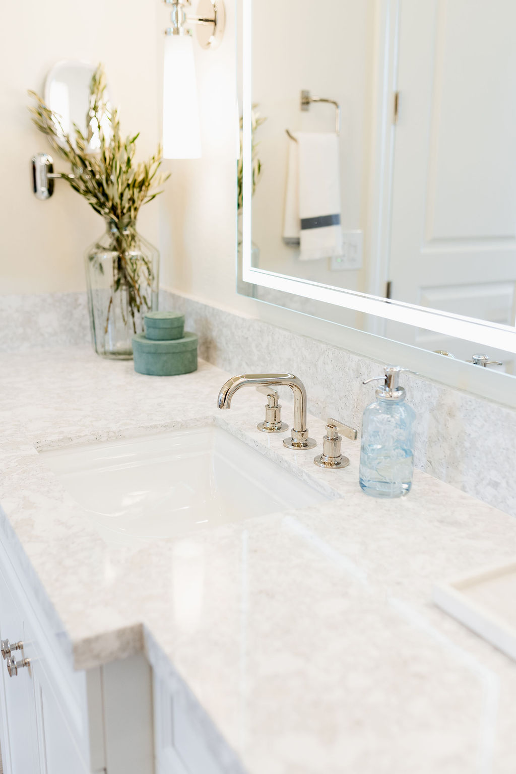Ocean-Inspired Luxury Bathroom thumbnail 8