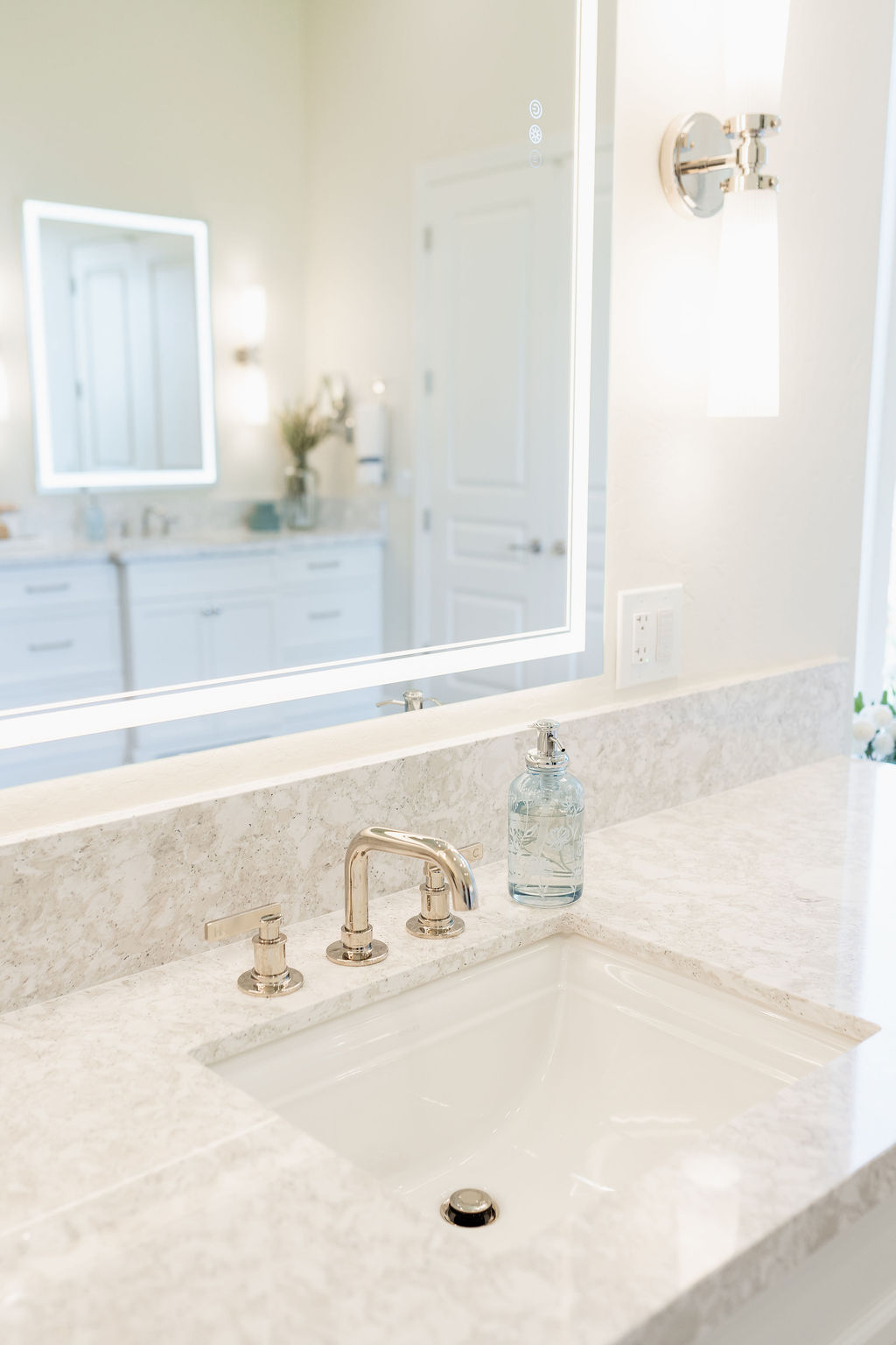 Ocean-Inspired Luxury Bathroom thumbnail 9