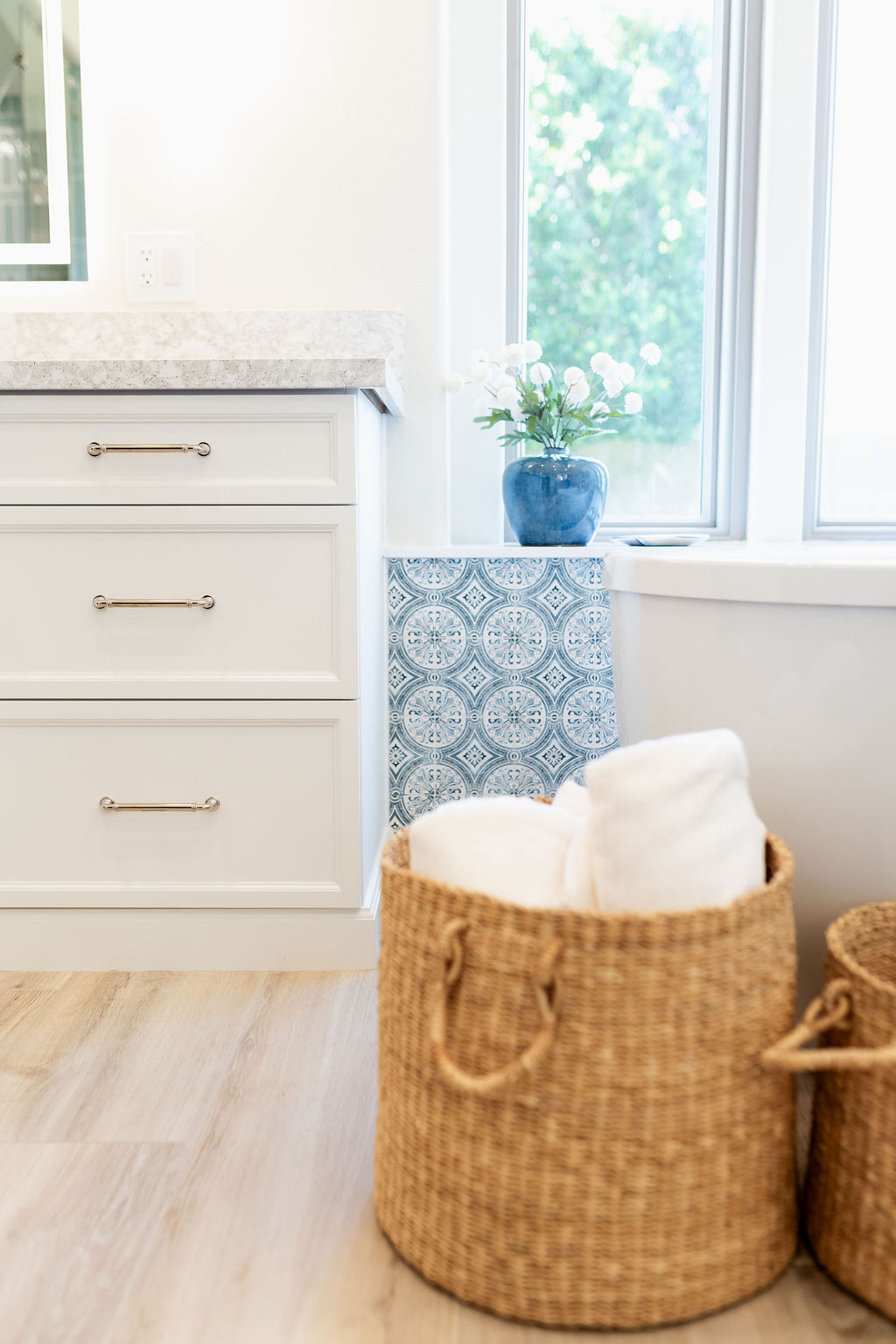 Ocean-Inspired Luxury Bathroom thumbnail 10