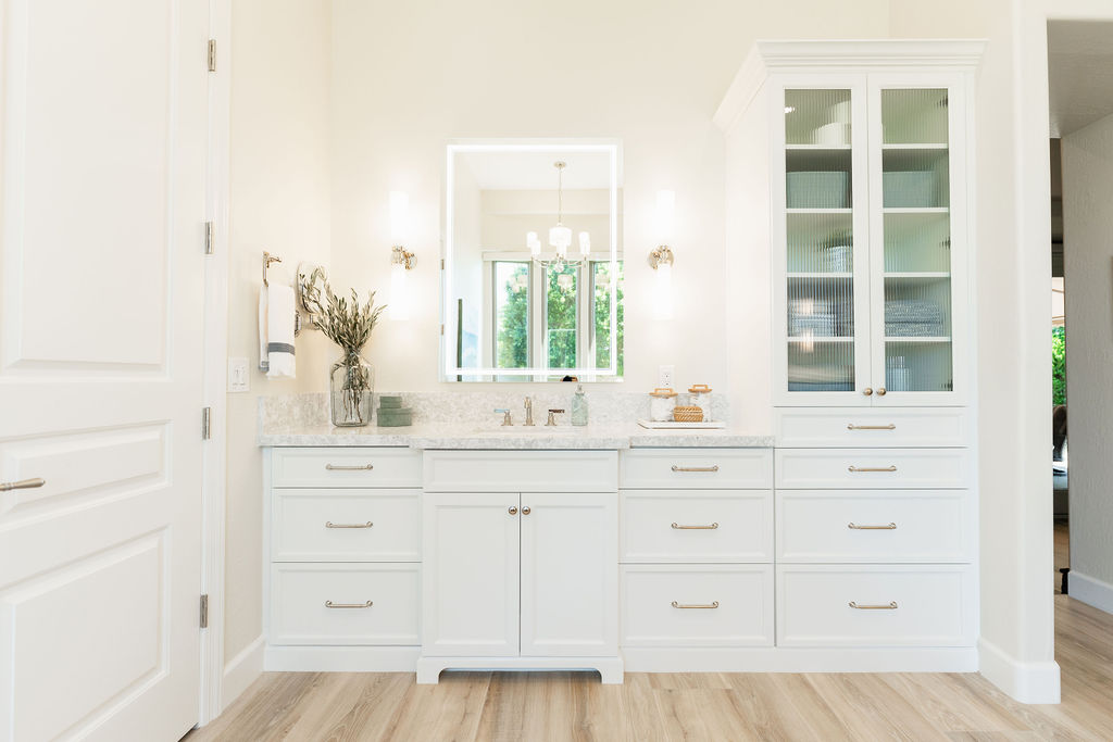 Ocean-Inspired Luxury Bathroom thumbnail 15