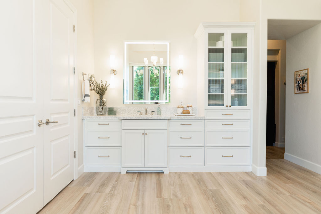 Ocean-Inspired Luxury Bathroom thumbnail 16