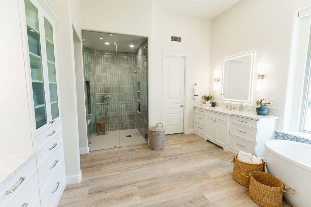 Ocean-Inspired Luxury Bathroom thumbnail 17