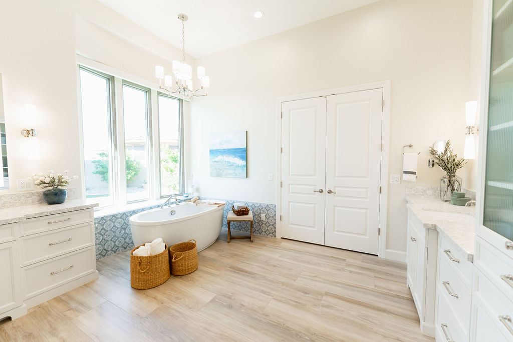 Ocean-Inspired Luxury Bathroom thumbnail 18