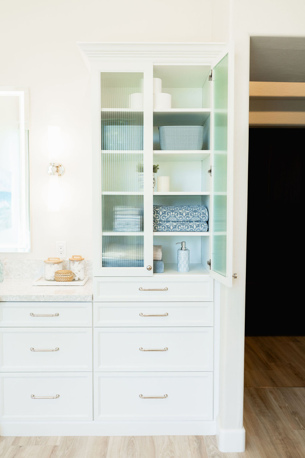 Ocean-Inspired Luxury Bathroom thumbnail 19