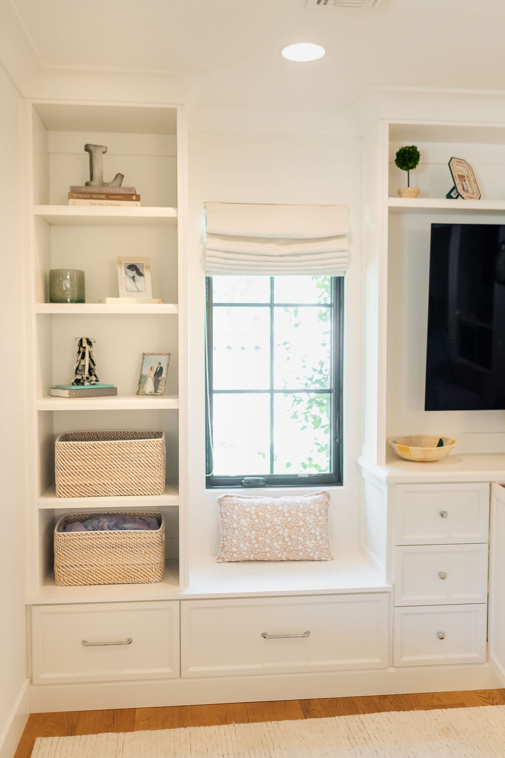 Winter White Media Wall with Seating thumbnail 4