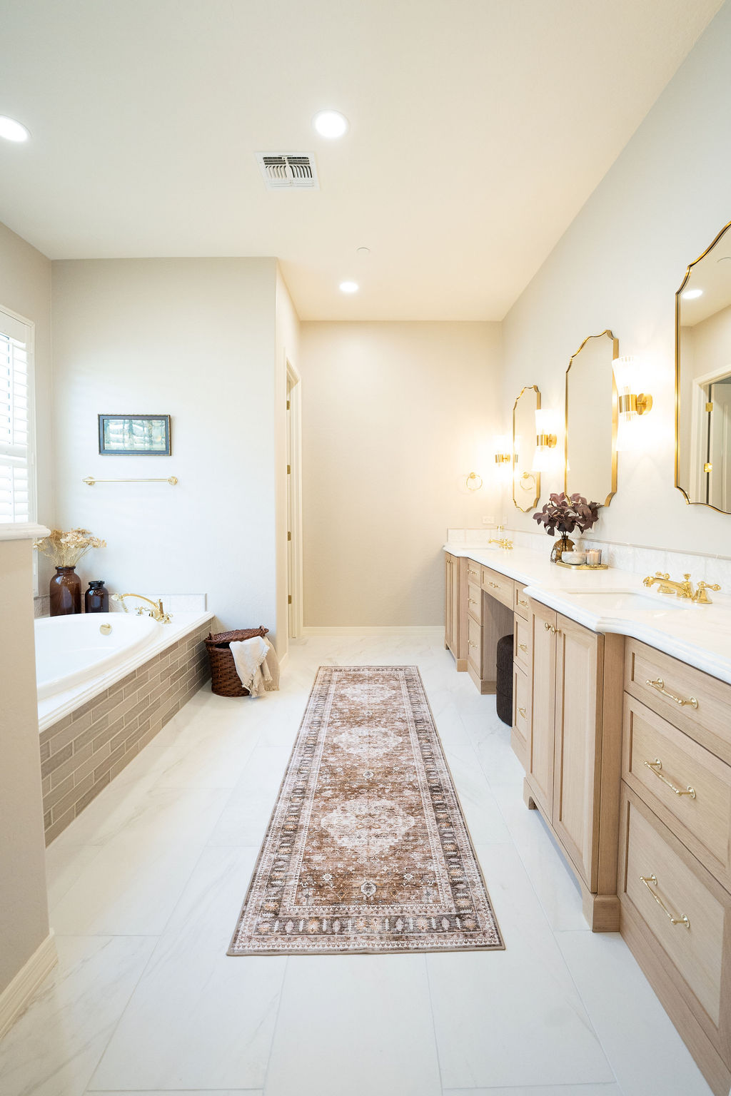 Gold Accent Bathroom thumbnail 2