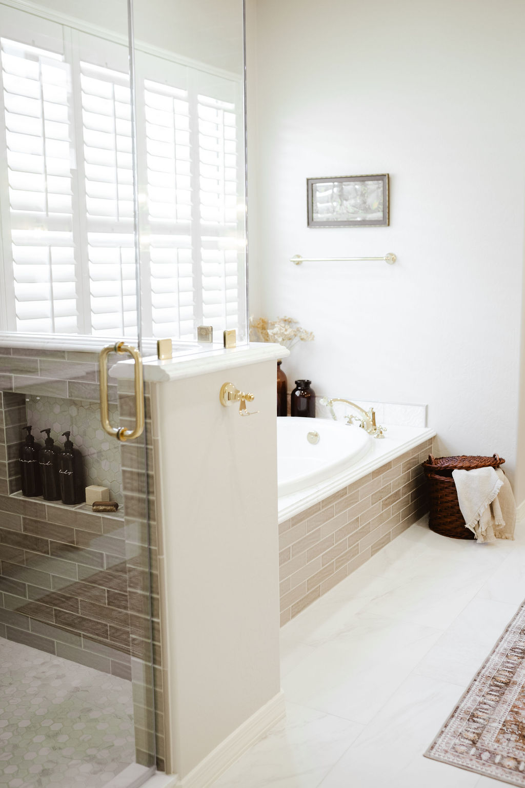 Gold Accent Bathroom thumbnail 7