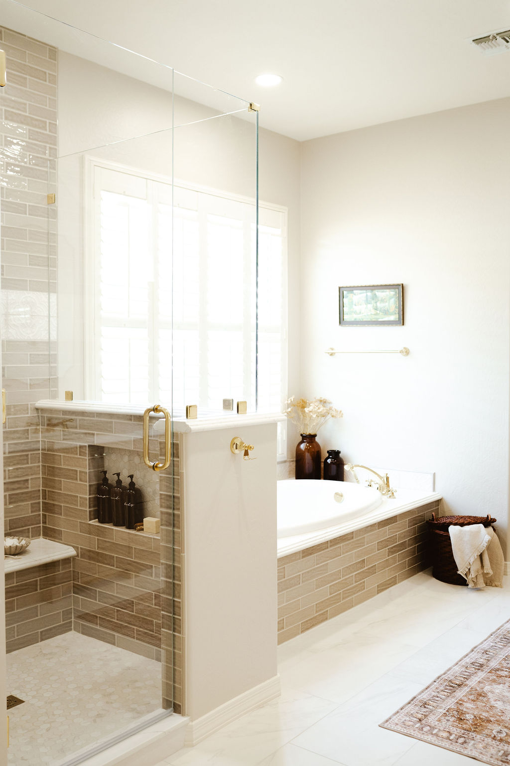 Gold Accent Bathroom thumbnail 9