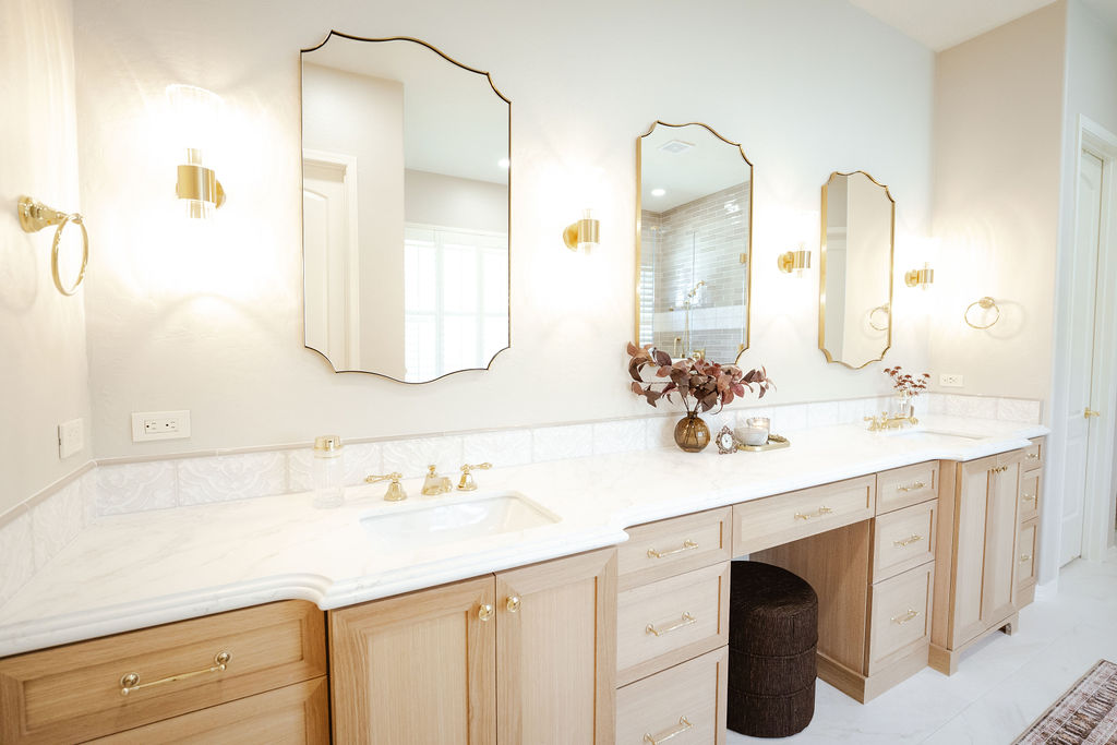 Gold Accent Bathroom thumbnail 12
