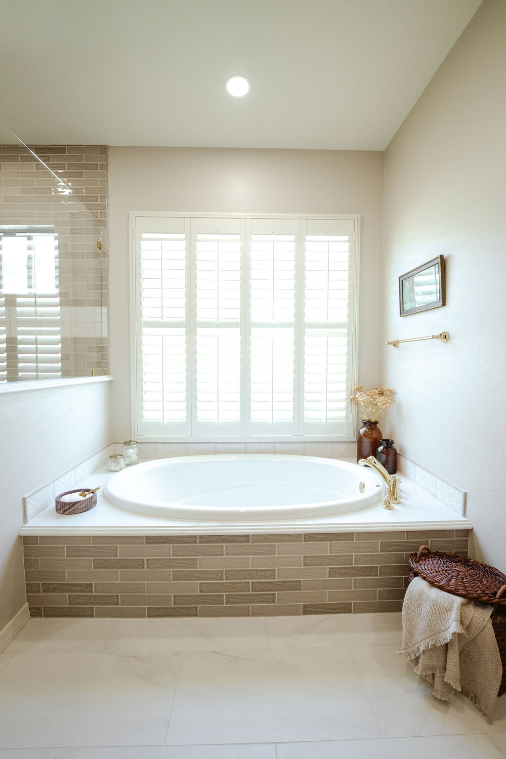Gold Accent Bathroom thumbnail 13