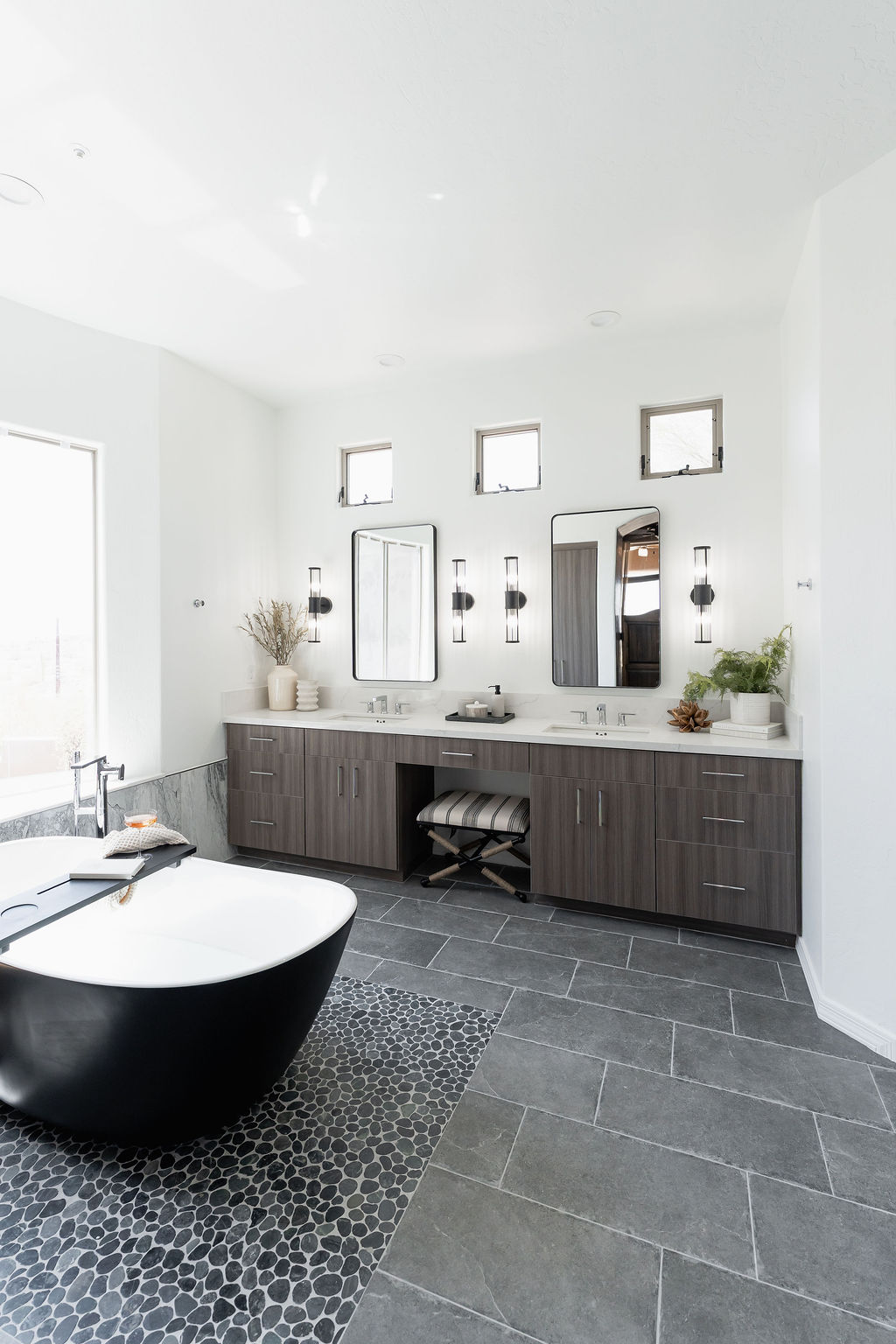 Modern Spa Day Bathroom thumbnail 17