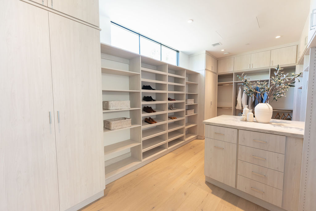 Shoe Lover’s Closet thumbnail 8