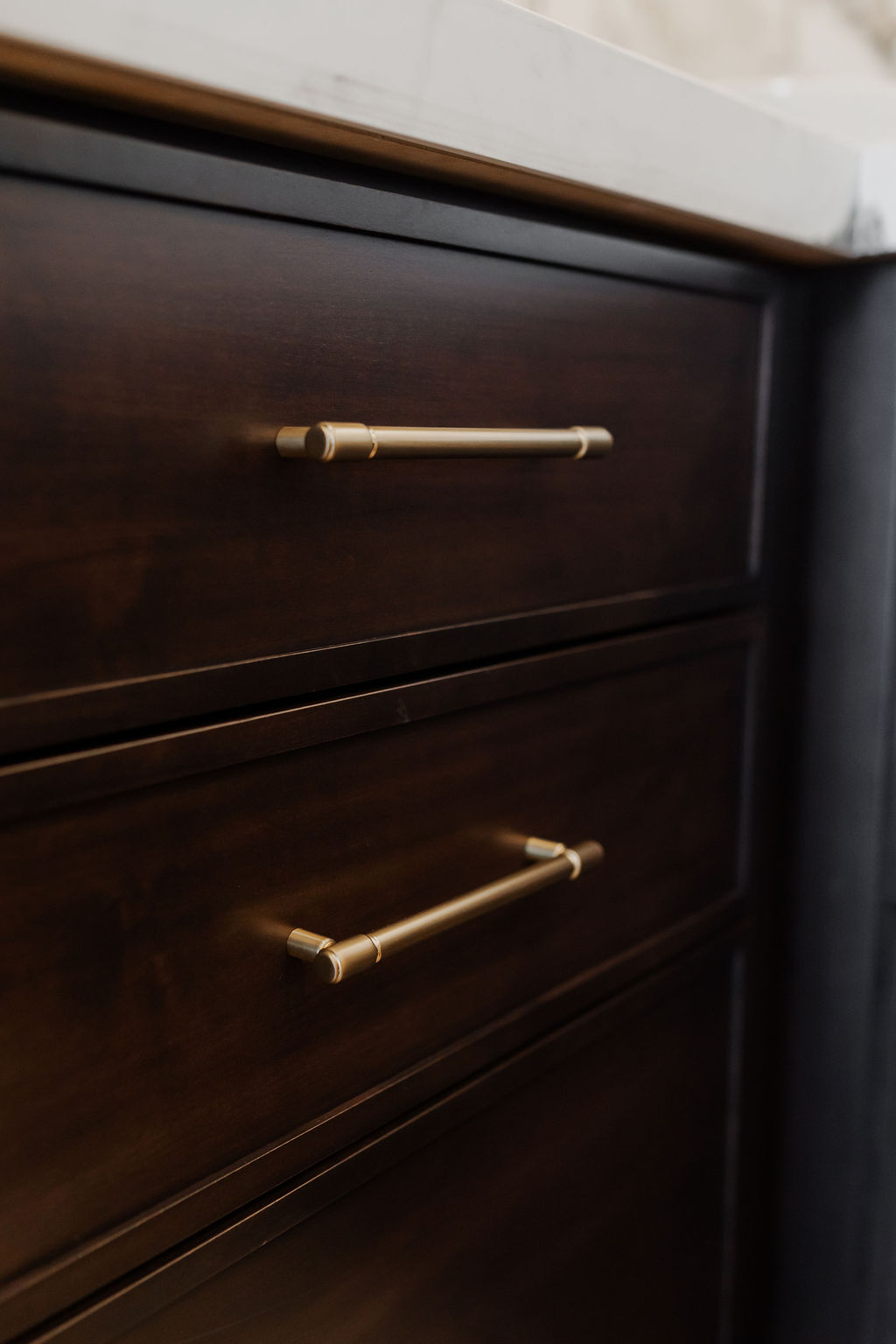 Luxurious Contrasting Pantry thumbnail 6