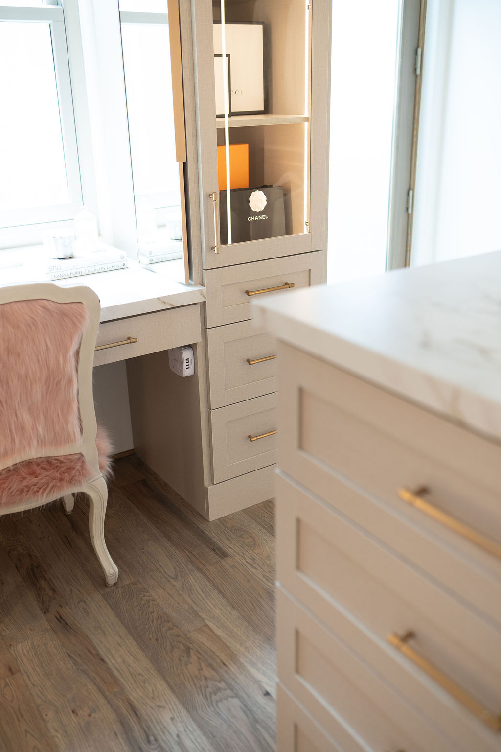 Her Luxury Closet and Vanity thumbnail 2