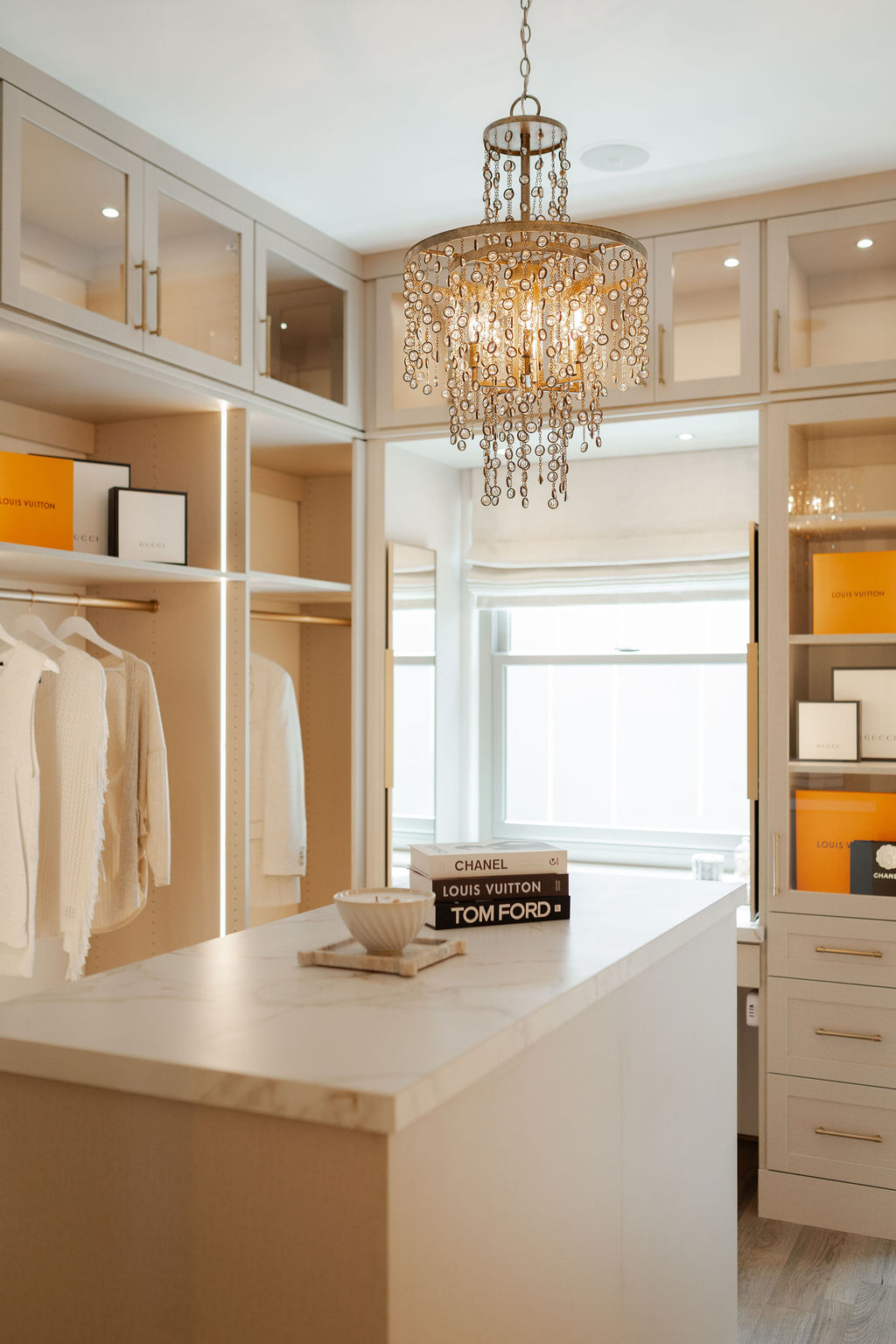 Her Luxury Closet and Vanity thumbnail 3