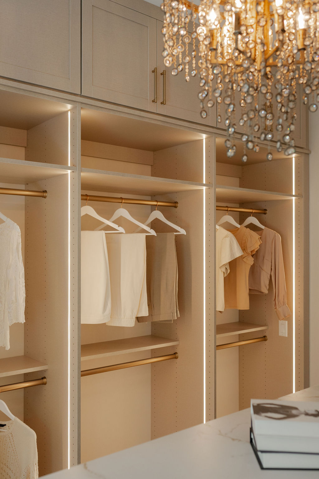 Her Luxury Closet and Vanity thumbnail 5
